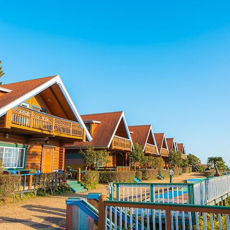 Jungmun Log Pension & Resort ซอกวีโพ ภายนอก รูปภาพ