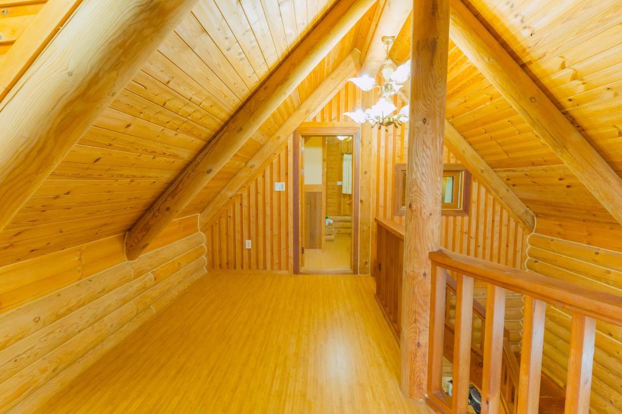 Jungmun Log Pension & Resort ซอกวีโพ ภายนอก รูปภาพ