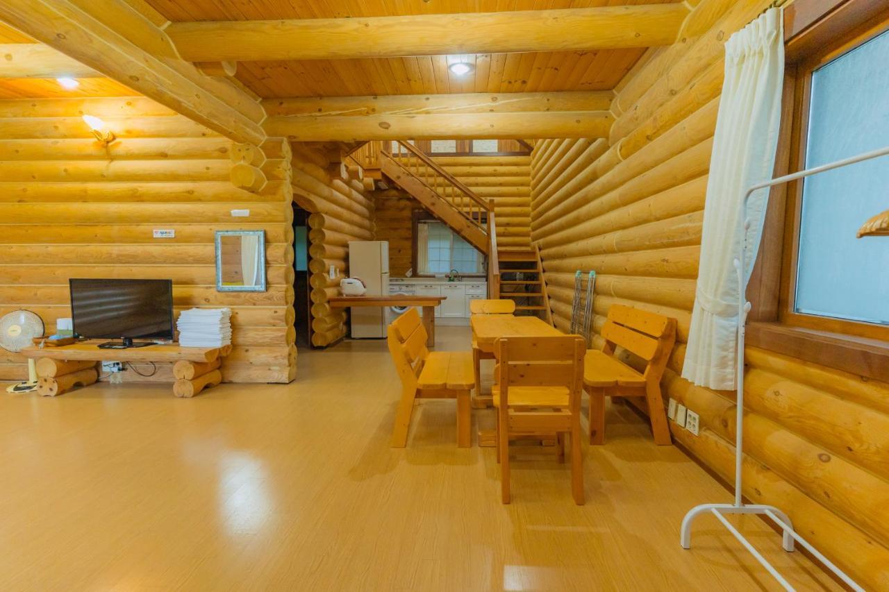 Jungmun Log Pension & Resort ซอกวีโพ ภายนอก รูปภาพ