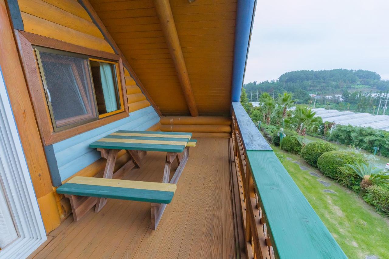 Jungmun Log Pension & Resort ซอกวีโพ ภายนอก รูปภาพ