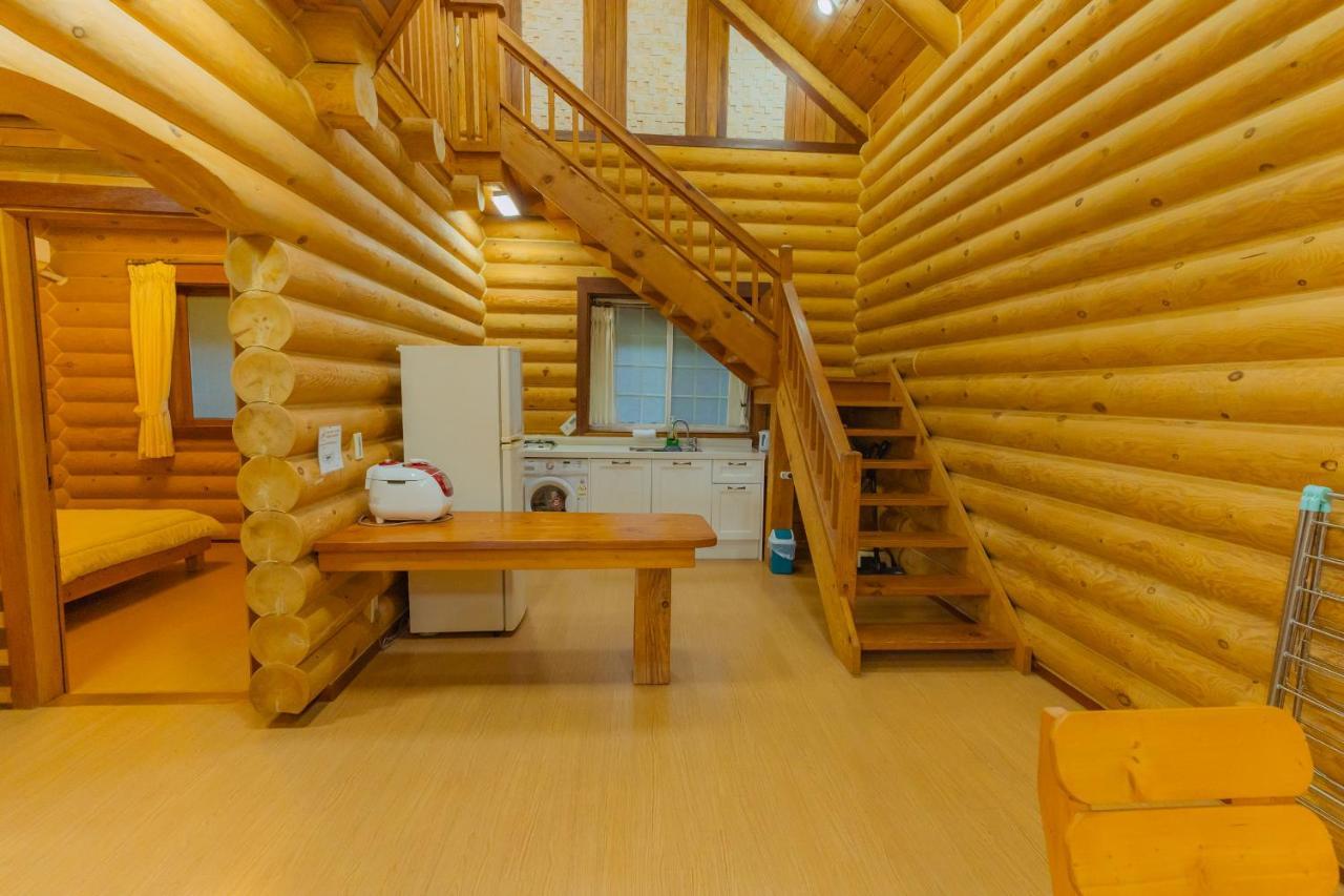 Jungmun Log Pension & Resort ซอกวีโพ ภายนอก รูปภาพ
