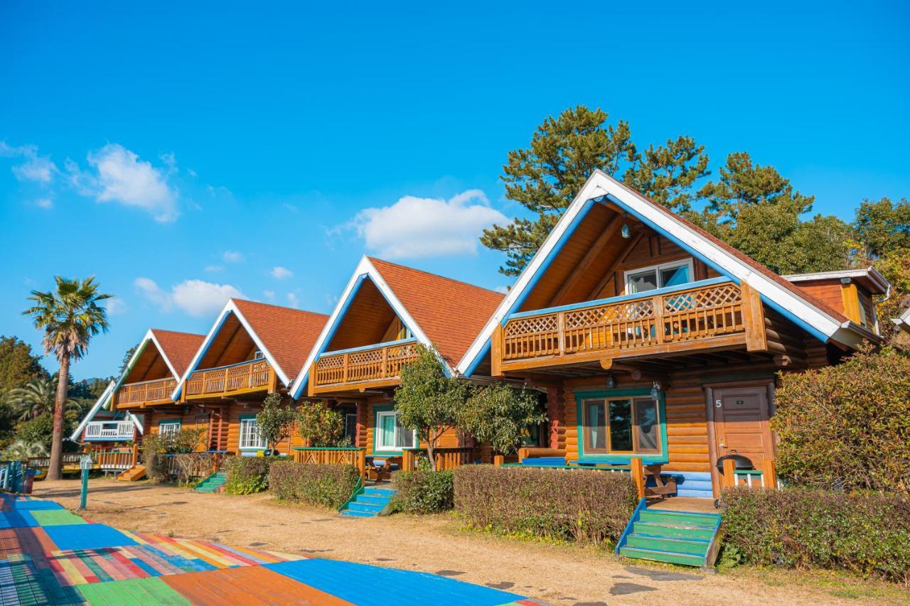 Jungmun Log Pension & Resort ซอกวีโพ ภายนอก รูปภาพ