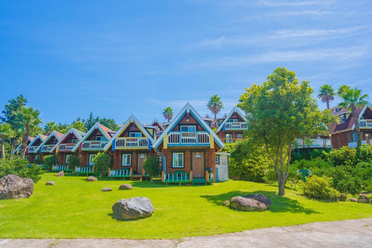 Jungmun Log Pension & Resort ซอกวีโพ ภายนอก รูปภาพ