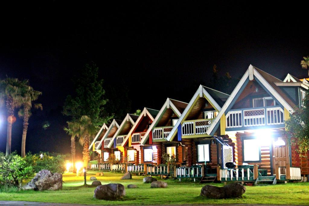 Jungmun Log Pension & Resort ซอกวีโพ ภายนอก รูปภาพ