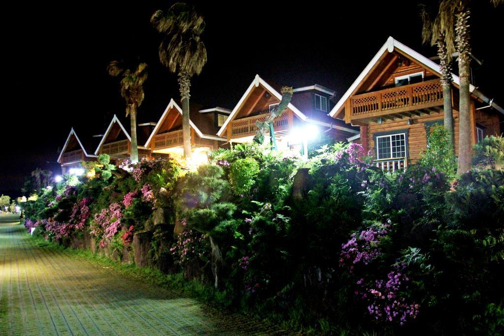Jungmun Log Pension & Resort ซอกวีโพ ภายนอก รูปภาพ