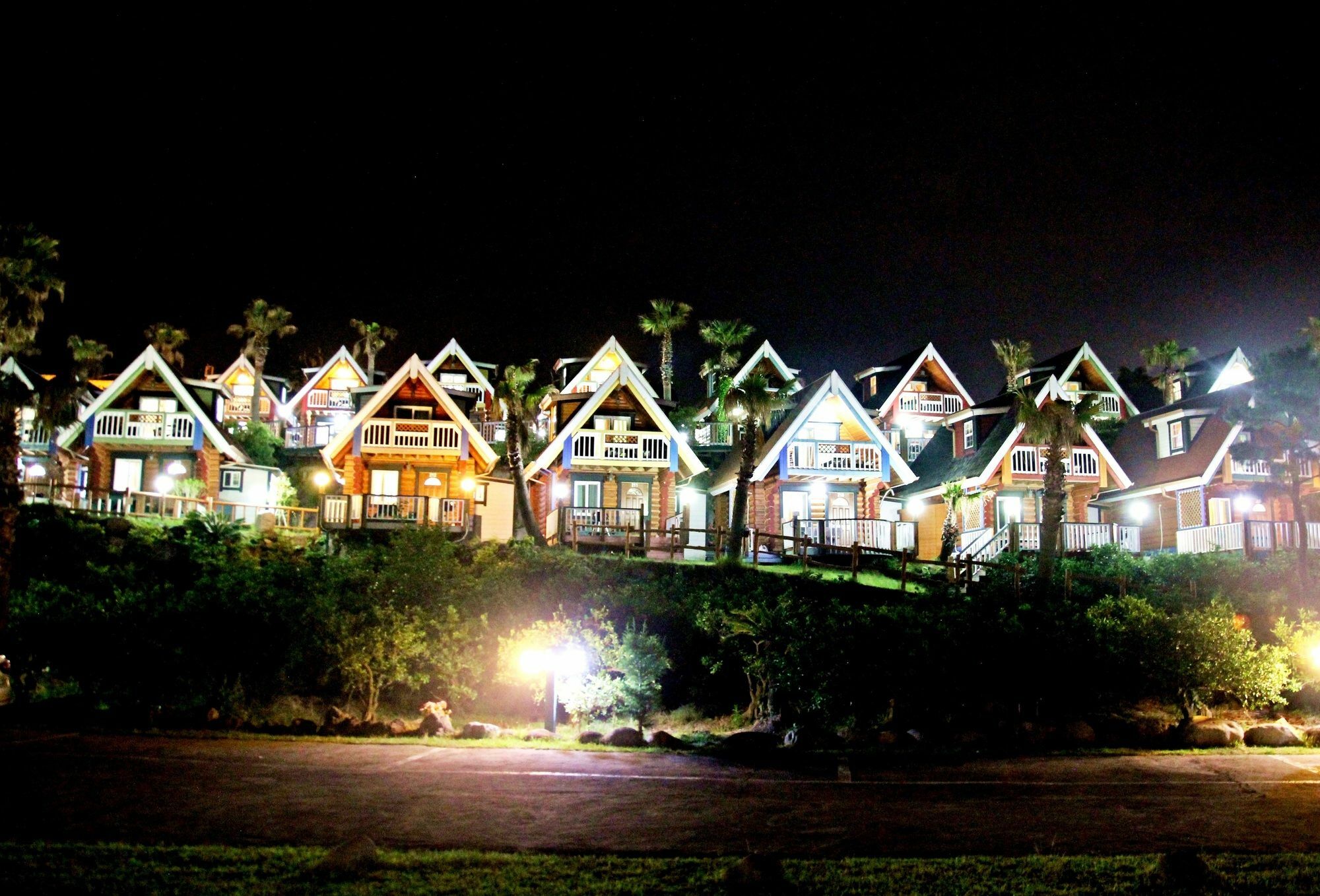 Jungmun Log Pension & Resort ซอกวีโพ ภายนอก รูปภาพ